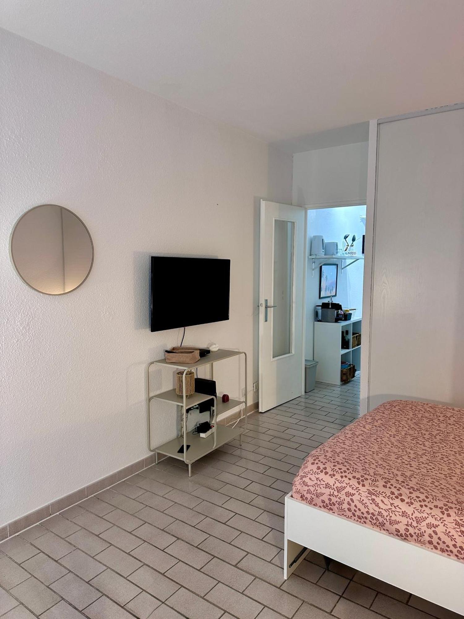 Studio Sur Le Port De Hyeres - A 2Min Des Plages, Clim & Balcon Buitenkant foto
