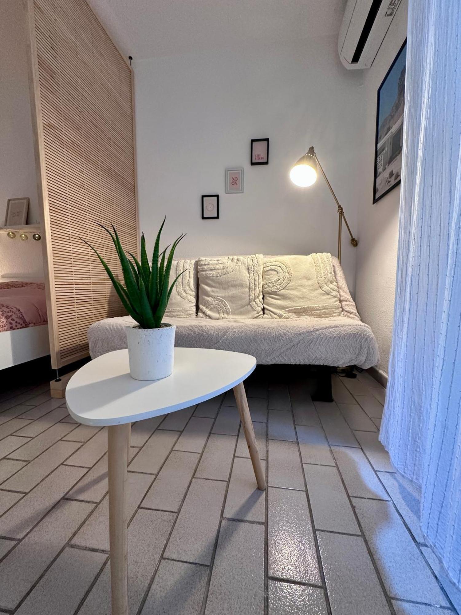 Studio Sur Le Port De Hyeres - A 2Min Des Plages, Clim & Balcon Buitenkant foto