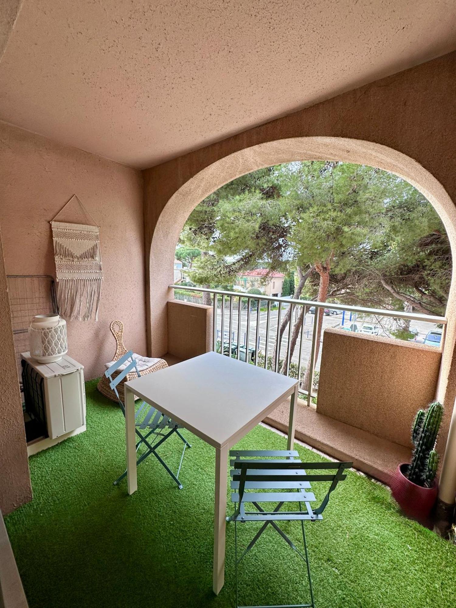 Studio Sur Le Port De Hyeres - A 2Min Des Plages, Clim & Balcon Buitenkant foto